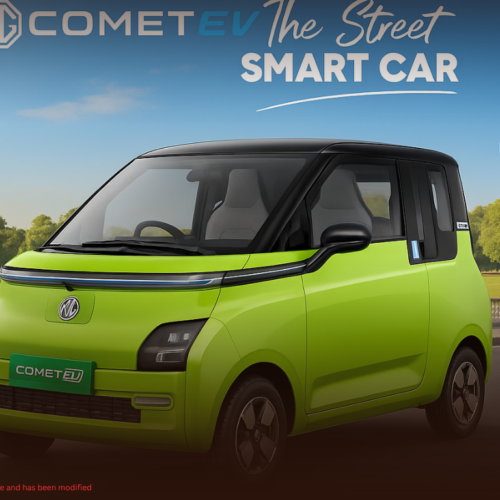 MG Comet EV parked in front of India Gate, showcasing key features like turning radius, range, and smart technology on a clear day.